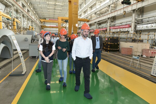 Photo shows representatives of foreign media visiting an assembly workshop of Shaanxi Blower (Group) Co., Ltd. (Shaangu Group) in Lintong manufacturing park in Xi'an City of Shaanxi Province, Sept. 10, 2024. (PRNewsfoto/Xinhua Silk Road)