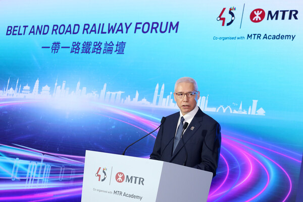 Dr Rex Auyeung, Chairman of MTR Corporation welcomed participants from Belt and Road countries, and emphasized in his welcome remarks that railways are lifelines driving progress and the prosperity of cities.