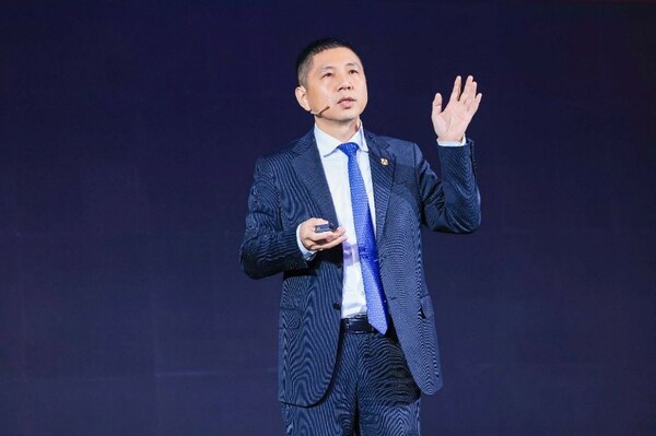 Leon Wang, President of Huawei's Data Communication Product Line, delivering a speech