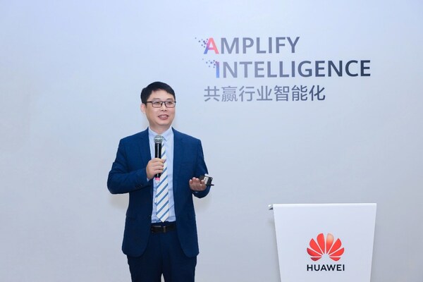 Shawn Zhao, President of the Campus Network Domain, Huawei's Data Communication Product Line, delivering a speech (PRNewsfoto/Huawei)