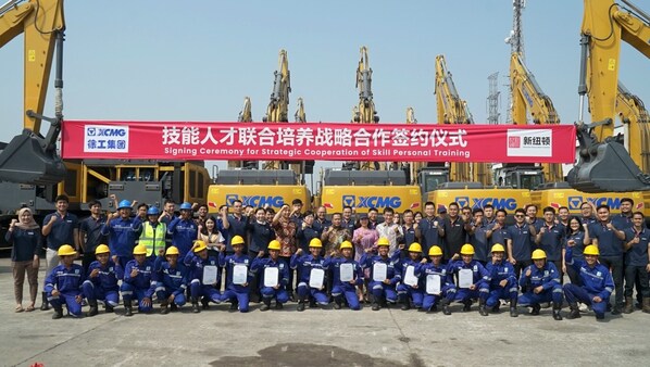 XCMG Joined Hands with Newton Education Center to Nurture Local Technical Talents. (PRNewsfoto/XCMG Machinery)