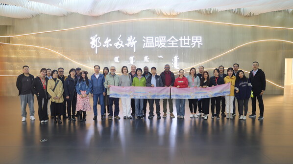 A group photo of a media tour in Ordos, Inner Mongolia autonomous region, taking place on Sept 27-28. LIU YANAN / FOR CHINA DAILY