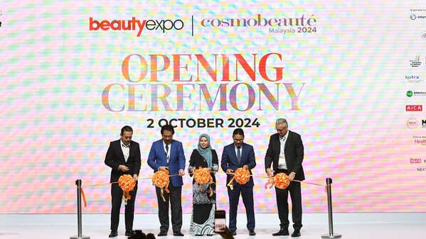 Opening Ceremony of beautyexpo & Cosmobeauté Malaysia 2024! From Left to Right: Mr Noor Azlan Abu Bakar, Director of Business Development of MyCEB; Tan Sri Abdul Rahman Mamat, Organising Chairman of beautyexpo & Cosmobeauté Malaysia; YB Datuk Seri Dr. Noraini binti Ahmad, Deputy Minister of Ministry of Women, Family and Community Development; YBrs. Khairul Azwan Harun, Chairman of Halal Development Corporation (HDC); Mr Gerard Leeuwenburgh, Country General Manager of Informa Markets Malaysia