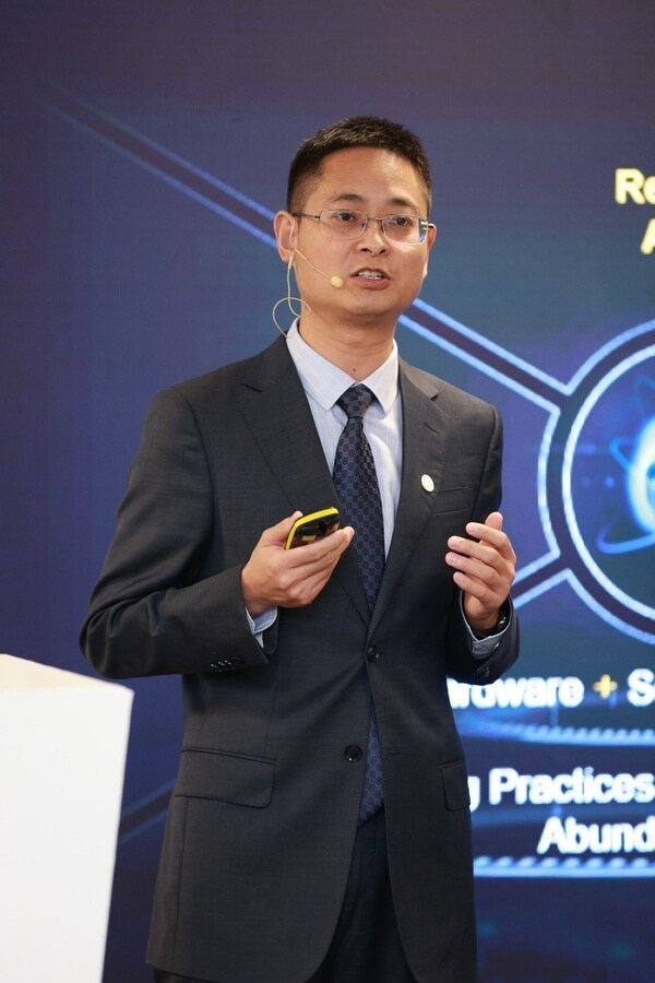 Alvin Feng, Director of Global Marketing and Solution Sales, Digital Finance BU, Huawei