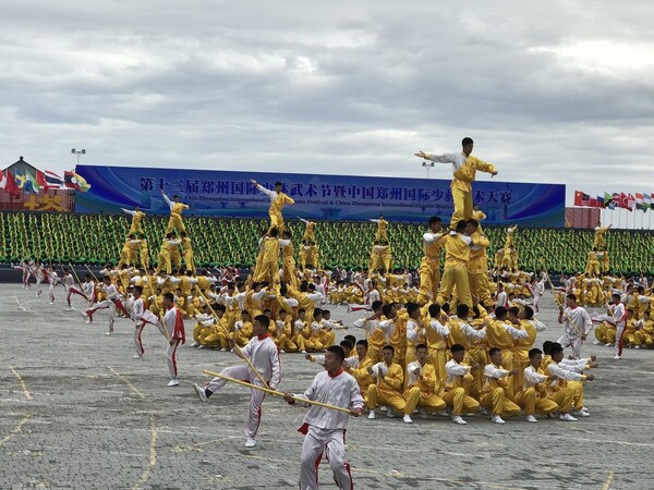 图片1：第十三届郑州国际少林武术节暨中国郑州国际少林武术大赛开幕式10月19日在武术之乡郑州登封隆重举行