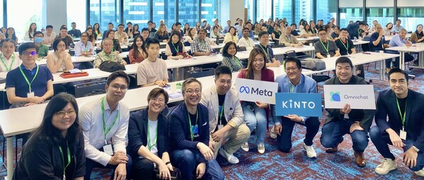 From right: Nixon Soh, Account Director of Omnichat; Alan Chan, CEO of Omnichat; Evert Ong, Chief Operating Officer of KINTO; Vicky Yiu, APAC Strategic Partnership Manager of META Singapore; Stanley Chan, VP of Sales (SEA region) of Omnichat; Avery Tang, Regional Vice President of Customer Success of Omnichat; Sin Yee Soi, Business Development Manager of KINTO Singapore, Jeff Ngooi, Relationship Manager of KINTO Singapore; and Sabrina Yeoh, Business Development Representative of Omnichat Singapore.