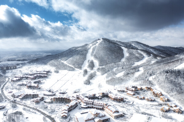 長(zhǎng)白山萬(wàn)達(dá)國(guó)際度假區(qū)雪季全景圖