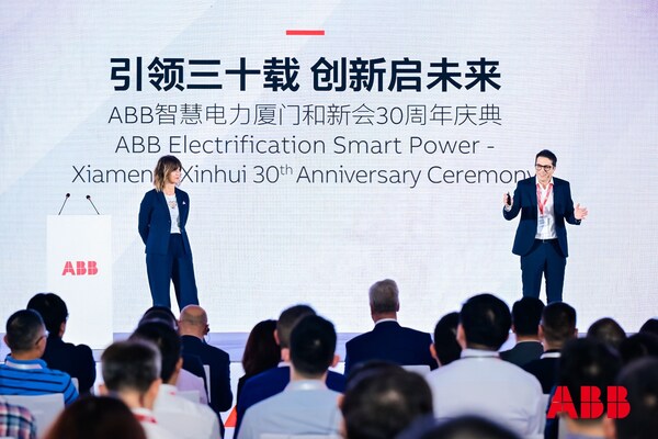 ABB電氣智慧電力全球總裁馬思、全球斷路器業務負責人Lara Cortinovis進行主題演講