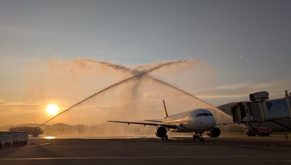 The flight arrived at Chiang Mai International Airport and was welcomed with a traditional water cannon salute.