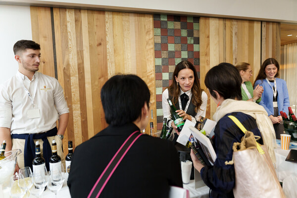 A trade mission  made up in Japan of representatives of 22 Basque wineries of white and red wines from Rioja Alavesa, Txakoli and Cider Euskal Sagardoa