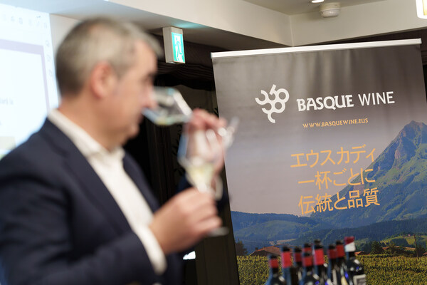 Around 270 experts attended the Basque Wine Fair, which included tastings led by enologist and sommelier Mikel Garaizabal