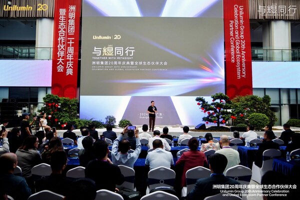 Speech by Lin Mingfeng, Chairman of Unilumin Group at the Conference (PRNewsfoto/Unilumin Group)