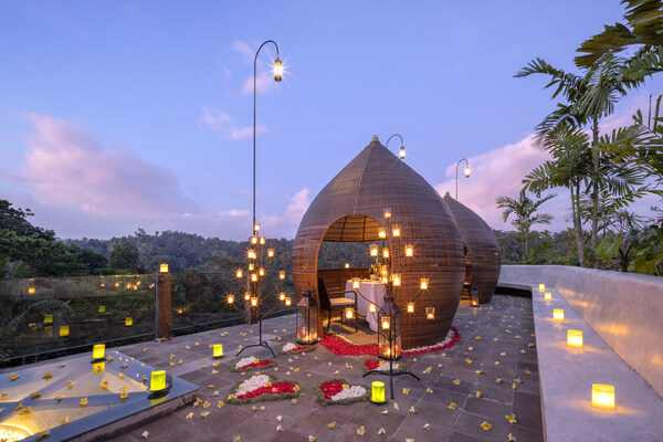 Sky lounge romantic dining at The Kayon Jungle Resort