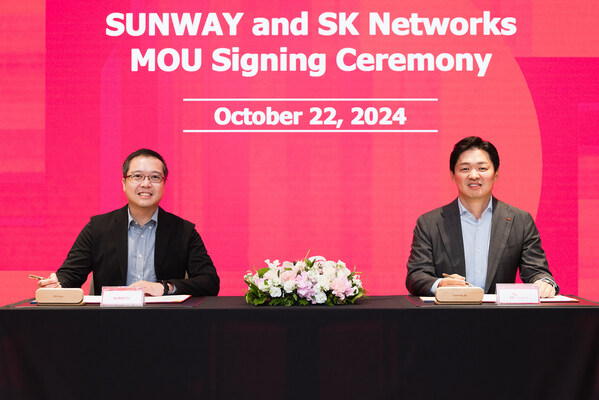 SK Networks President & COO Sunghwan Choi(right) and Sunway Group CEO of Digital and Strategic Investments Evan Cheah attended the MoU ceremony between SK Networks and Sunway Group.