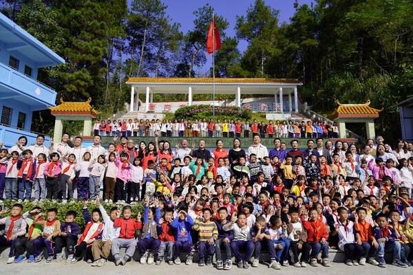 童心繪夢 趣探未來 
三一集團(tuán) X 立邦中國 盤石完全小學(xué)聯(lián)合探訪活動(dòng)合照