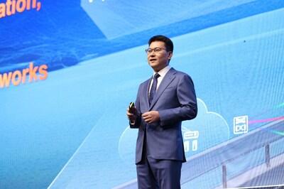 Bob Chen, President of Huawei Optical Business Product Line, delivering a keynote speech