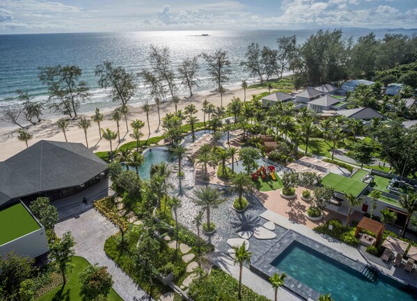 Experience adventure and relaxation at Crowne Plaza Phu Quoc Starbay with a private beach, restaurants, and spa, ideal for families, couples, weddings, & corporate events.