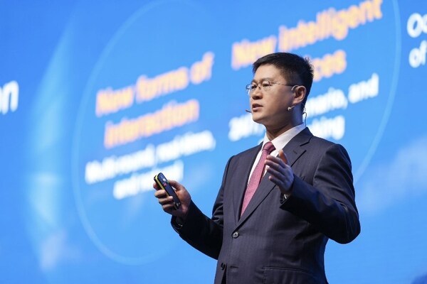 Li Peng, Huawei’s Corporate Senior Vice President and President of ICT Sales & Service delivered a Day 1 keynote speech at the Global MBB Forum 2024 (PRNewsfoto/Huawei)