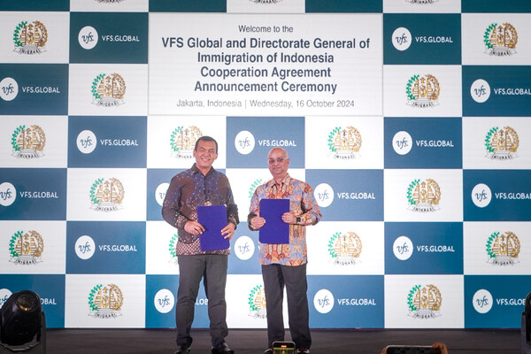 Mr. Silmy Karim, Director General of Immigration of Indonesia, and Mr. Kaushik Ghosh, Head - Australasia, VFS Global, at the Indonesia e-Visa on Arrival Cooperation Agreement Announcement Ceremony in Jakarta on 16 October 2024