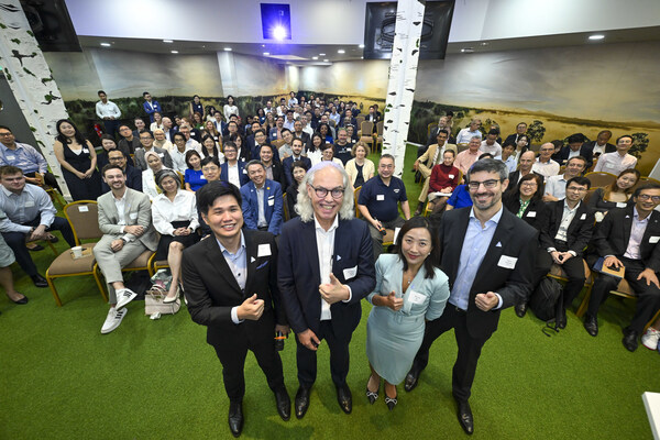 (L-R) Founders of Asia Sustainable Aviation Fuel Association (ASAFA) Mr Gabriel Ho, Dr. Dietmar Posselt, Ms Teo Hui Ling and Mr Fabrice Espinosa, pose for a group photo at its official launch in Singapore, which drew a crowd of about 200 people.   Photo: Edwin Koo for ASAFA