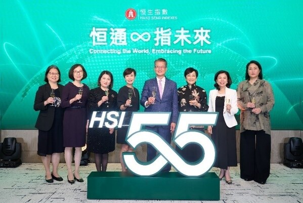 The Hon Paul Chan Mo-po, Financial Secretary of the Government of the Hong Kong Special Administrative Region (forth right); Irene Lee, Chairman of Hang Seng Bank (third right); Diana Cesar, Executive Director and Chief Executive of Hang Seng Bank (Forth left); Anita Mo, Director and Chief Executive Officer of Hang Seng Indexes Company (third left); and other Board of Directors of Hang Seng Bank, including Saw Say Pin, Executive Director and Chief Financial Officer (far left); Wang Xiao Bin, Independent Non-executive Director (second left); Cordelia Chung, Independent Non-executive Director (second right); and Patricia Lam, Independent Non-executive Director (far right) raised a toast to celebrate Hang Seng Index’s 55th Anniversary.