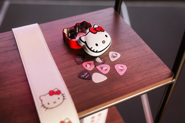 Fender® x Hello Kitty® 聯(lián)名款撥片與肩帶