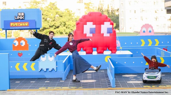 Link shopping malls will host PAC-MAN-themed attractions to spread festive cheer, while Lok Fu Place will invite families to enjoy the “PAC-MAN Racing Challenge”.