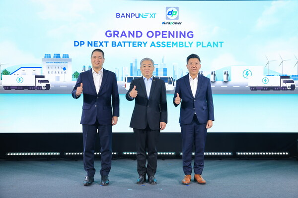 Image: Mr.Smittipon Srethapramote,CEO of Banpu NEXT (Left),Mr.Wirat Tatsaringkansakul,Deputy Secretary General,Thailand Board of Investment(BOI) (Center),Mr.Kelvin Lim,Group CEO of Durapower (Right)