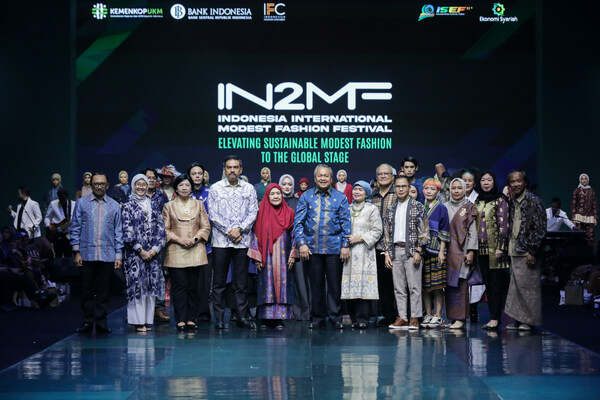 Bank Indonesia, the Ministry of Micro, Small, and Medium Enterprises (MSMEs) of Indonesia, and the Indonesian Fashion Chamber (IFC) proudly hosted the annual IN2MF event, showcasing Indonesia's growing modest fashion ecosystem and supporting the vision of an inclusive, resilient, and sustainable Sharia economy.