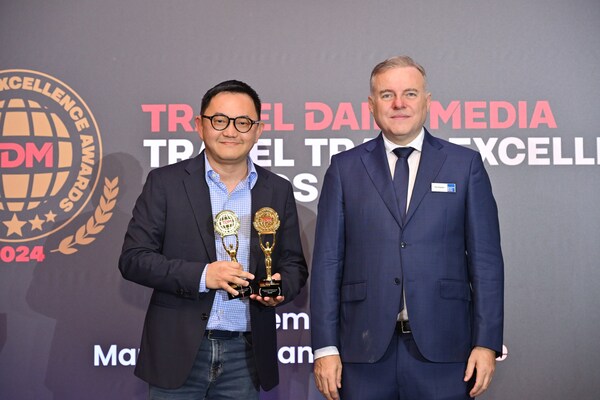 Terence Eng, Product Director of Trip.Biz, receiving awards on stage