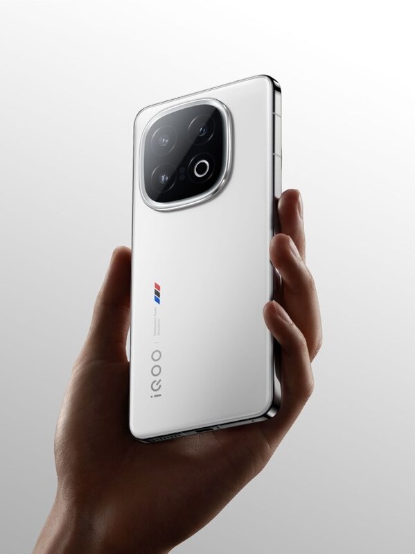 iQOO's next-generation flagship smartphone launches overseas with the new iQOO 13, delivering peak performance and ultimate enjoyment right at users' fingertips