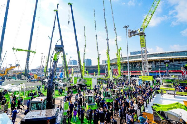 Zoomlion’s exhibition area at bauma CHINA 2024 (PRNewsfoto/Zoomlion)