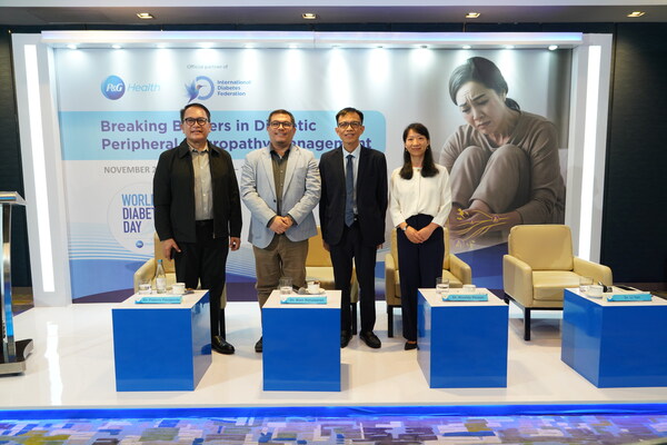 P&G Health Asia Pacific Media Roundtable held in Manila, Philippines. In photo (from left): Health experts Dr. Francis Pasaporte, Dr. Bien Matawaran, Dr. Rizaldy Pinzon, and P&G Singapore Regional Medical & Technical Affairs Lead for Nerve Care, AMA & Greater China Dr. Li Yan