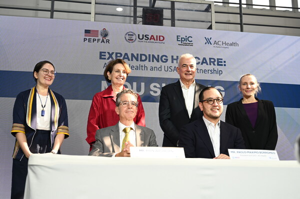 [Left to Right] Andrea Halverson, USAID Health Office Director; MaryKay Carlson, US Ambassador to the Philippines; Fernando Zobel de Ayala, AC Health Chairman; Tracy Hawry, Deputy Director of the Office of Health, USAID Philippines and Mongolia; Ryan Washburn, USAID Mission Director; Paolo Borromeo, AC Health President & CEO. (PRNewsfoto/Ayala Healthcare Holdings, Inc.)