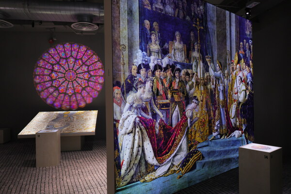 The exhibition leverages augmented reality technology to recreate the splendor of Napoleon’s coronation.