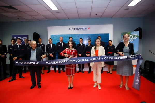 Ribbon cutting from left to right :  Secretary of Transportation, Jaime J. Bautista, Secretary of Tourism, Christina Garcia Frasco, French Ambassador Marie Fontanel and Air France-KLM  General Manager for South East Asia & Oceania, Femke Kroese.  Photo credit NAIA