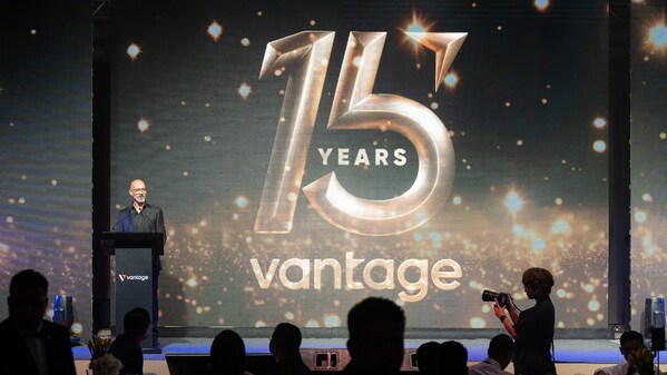 Vantage Celebrates 15 Years of Excellence at the APAC Gala Dinner in Bangkok (PRNewsfoto/Vantage)