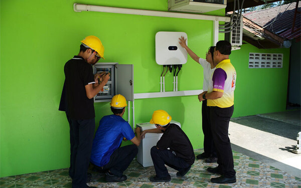 Huawei engineers instruct interns how to install the Huawei solar equipment at Banna District Learning Encouragement Center (PRNewsfoto/Huawei)