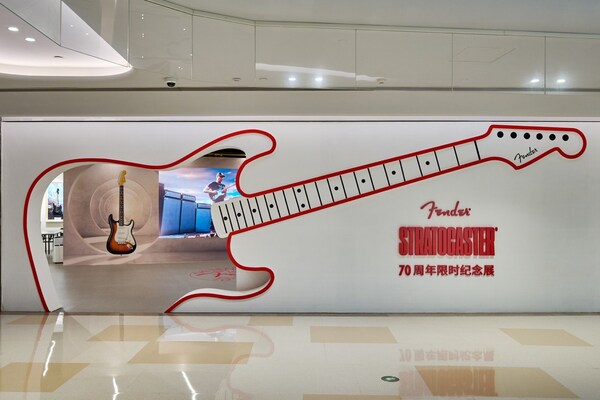 6月21日，Fender Stratocaster® 70周年限时纪念展在上海南京西路1788号揭幕现场