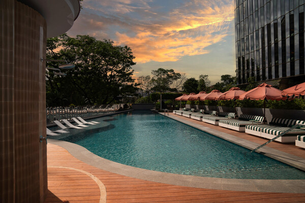 The Standard, Singapore - The Pool