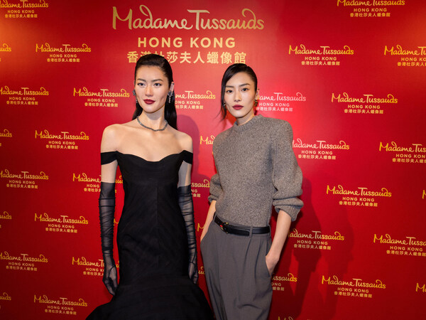 Fashion Icon Liu Wen Radiates Brilliance at Madame Tussauds Hong Kong Unveiling Event (PRNewsfoto/Madame Tussauds Hong Kong)