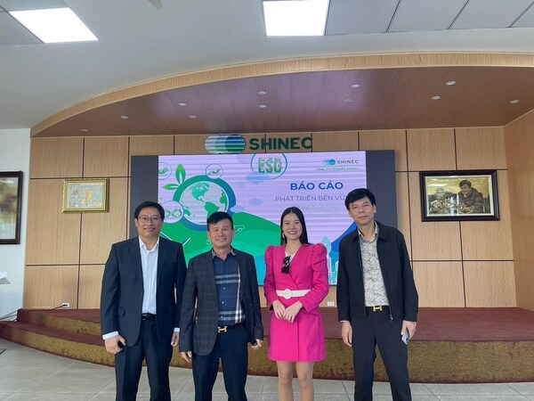 TPIsoftware Vietnam’s General Manager Do Vuong Phong (left) visited Nam Cau Kien Eco-Industrial Park with Nam Cau Kien Eco-Industrial Park’s Chairman Pham Hong Diep, ESG Expert Dr. Nguyen Kim Anh, and Coastal Design and Investment’s Chairman Dr. Mai Van Sy