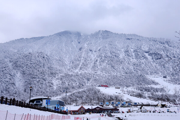 西嶺雪山圖片（圖源：美諾酒店）