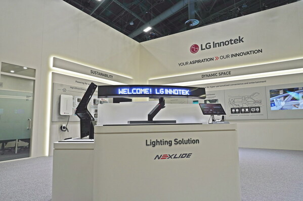 LGイノテックがCES 2025で公開した車両用照明モジュール「ネクスライド（Nexlide）」。