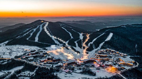 長(zhǎng)白山萬(wàn)達(dá)國(guó)際度假區(qū) 冬季夜景