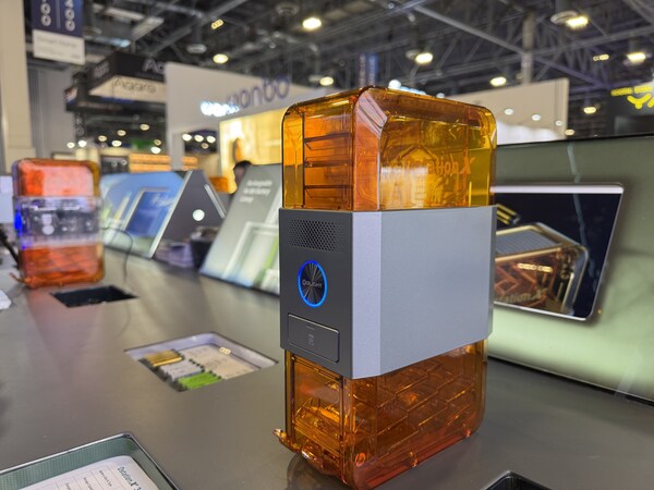 Ostation X at CES (PRNewsfoto/Olight Group Co.,Ltd)