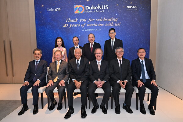 (Standing, from left to right) Mrs Fang Ai Lian, Prof Tan Ser Kiat, Mr Tony Chew and Prof Tan Chorh Chuan
(Seated, from left to right) Mr Cheung Wai Keung, Mr Goh Yew Lin, Minister Ng Eng Hen, Prof Thomas Coffman, Prof Tan Eng Chye and Prof Ng Wai Hoe
Credit: Duke-NUS Medical School