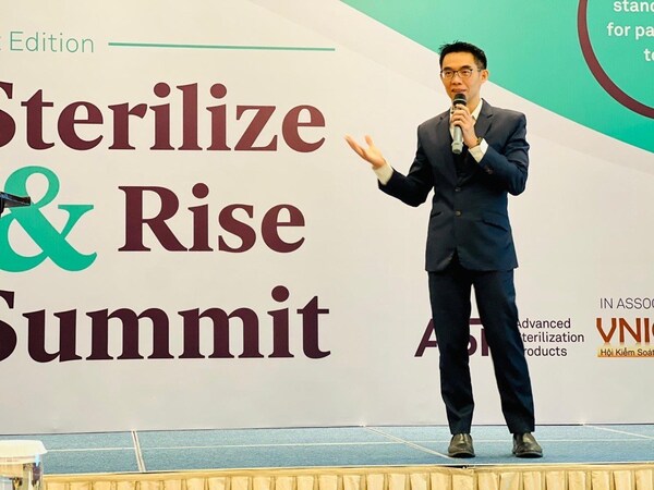 Kevin at ASP Rest of Asia’s 1st Sterilize & Rise Summit Event in Hanoi, attended by 15 Key Opinion Leaders from 9 Countries (PRNewsfoto/Advanced Sterilization Products (ASP))