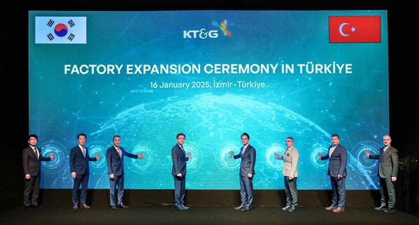 On the 16th, KT&G celebrated the expansion of its Turkiye factory to fulfill its goal to leap to a 'Global Top-tier' and to expand its global operations. Photo shows major participants of the ceremony held in including KT&G  CEO Kyung-man Bang (fourth from right), Tire District Governor Vural Karagul (third from right), and Korean ambassador to Turkiye Yeon-doo Jeong (fourth from left)