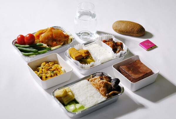 Hong Kong’s signature “This this rice” is incorporated in the Economy class meal choice